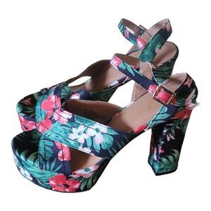 Rue 21 ETC Women’s Size Large 8/9 Platform Tropical Floral high heels.